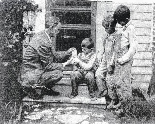 I am requesting help in writing my three to four page essay. The era that I picked was Modernism (PPt attached). I choose a short story titled "A Night Among The Horses by Djuna Barnes and I am trying 2