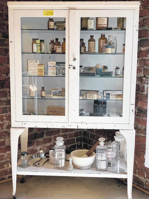 I am requesting help in writing my three to four page essay. The era that I picked was Modernism (PPt attached). I choose a short story titled "A Night Among The Horses by Djuna Barnes and I am trying 6