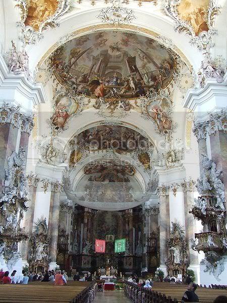 Compare and contrast two works from two different movements in this module: realism, Romanticism, Impressionism, NeoClassicism or another that you are interested in. Think about these artists in relat 9